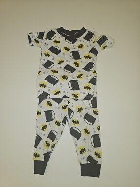 EUC | 12M | Justice League | Batman Pajama Set Black Yellow Graphic Sleepwear